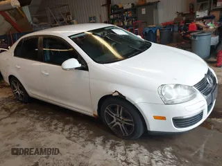2009 Volkswagen Jetta S с VIN 3VWJZ71K89M035766, выставлен на аукционе IAAI как лот 42543525 с пробегом 101 837 миль миль и . История ставок и продаж доступна на DreamBid. Изображение 1.