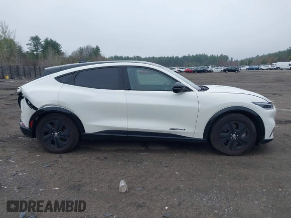 2022 Ford Mustang Mach-E California Route 1 z VIN 3FMTK2SU9NMA58241, wystawiony jako IAAI lot #42052537 z przebiegiem 20 587 mil mil oraz . Historia ofert i sprzedaży dostępna na DreamBid. Obrazek 13.
