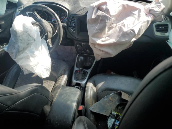 2020 Jeep Compass Latitude with VIN 3C4NJDBB9LT104454, listed as a Copart auction lot 45028405 with 60,115 mi miles and Salvage title. Bid and sale history available at DreamBid. Image 8.