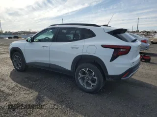 2025 Chevrolet Trax LT with VIN KL77LHE28SC026195, listed as a Copart auction lot 49676315 with 9,260 mi miles and Clean Title. Bid and sale history available at carsss.com. Image 2.