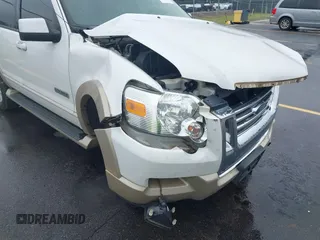 2007 Ford Explorer Eddie Bauer z VIN 1FMEU74EX7UB39530, wystawiony jako IAAI lot #42336162 z przebiegiem 191 848 mil mil oraz . Historia ofert i sprzedaży dostępna na DreamBid. Obrazek 18.