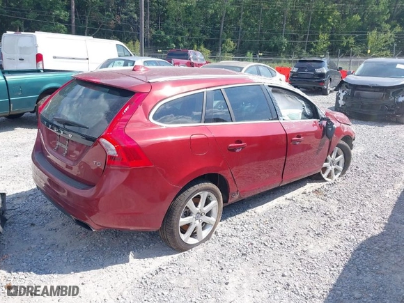 2016 Volvo V60 T5 Drive-E Platinum with VIN YV140MEM5G1294952, listed as a IAAI auction lot 40197364 with 107,641 mi miles. Bid and sale history available at carsss.com. Image 4.
