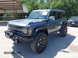 2023 Ford Bronco z VIN 1FMEE5DP8PLA91454, wystawiony jako IAAI lot #42805631 z przebiegiem 49 354 mil mil oraz . Historia ofert i sprzedaży dostępna na DreamBid. Obrazek 2.