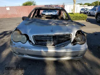 2001 Mercedes-Benz C 230/260/280/320 z VIN WDBRF61J81F084565, wystawiony jako Copart lot #57563974 z przebiegiem Nie podano mil oraz Nie do naprawy • Non repairable. Historia ofert i sprzedaży dostępna na DreamBid. Obrazek 5.