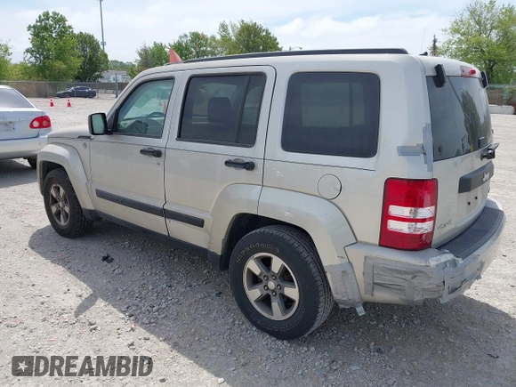 2008 Jeep Liberty Sport z VIN 1J8GN28K68W240382, wystawiony jako IAAI lot #42298960 z przebiegiem 111 480 mil mil oraz . Historia ofert i sprzedaży dostępna na DreamBid. Obrazek 3.