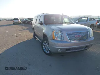 2009 GMC Denali z VIN 1GKFC062X9R274992, wystawiony jako IAAI lot #41239692 z przebiegiem 206 452 mil mil oraz . Historia ofert i sprzedaży dostępna na DreamBid. Obrazek 1.