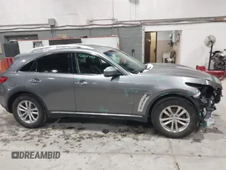 2017 Infiniti QX70 z VIN JN8CS1MU3HM143799, wystawiony jako IAAI lot #41554527 z przebiegiem 70 453 mil mil oraz . Historia ofert i sprzedaży dostępna na DreamBid. Obrazek 13.