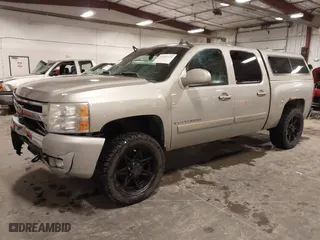 2007 Chevrolet Silverado 1500 LT w/1LT with VIN 3GCEK13307G545178, listed as a IAAI auction lot 41364329 with 241,256 mi miles. Bid and sale history available at carsss.com. Image 2.