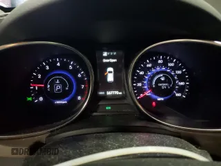 2016 Hyundai Santa Fe z VIN 5XYZUDLB7GG356126, wystawiony jako Copart lot #55245435 z przebiegiem 167 770 mil mil oraz Szkoda całkowita • Salvage title. Historia ofert i sprzedaży dostępna na DreamBid. Obrazek 9.