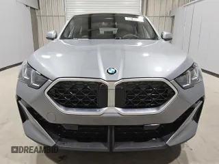 2025 BMW X2 xDrive28i with VIN WBX63GM02S5087526, listed as a Copart auction lot 49742665 with 8,605 mi miles and Clean Title. Bid and sale history available at carsss.com. Image 5.