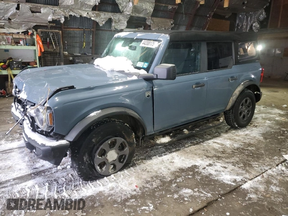 2023 Ford Bronco z VIN 1FMDE5BHXPLB65240, wystawiony jako Copart lot #44208175 z przebiegiem 55 537 mil mil oraz Szkody całkowita. Historia ofert i sprzedaży dostępna na DreamBid. Obrazek 1.