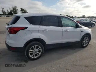 2019 Ford Escape SE z VIN 1FMCU9GD9KUA02481, wystawiony jako Copart lot #57919925 z przebiegiem 63 874 mil mil oraz Czysty tytuł • Clean title. Historia ofert i sprzedaży dostępna na DreamBid. Obrazek 3.