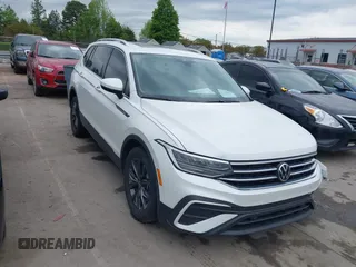 2023 Volkswagen Tiguan SE z VIN 3VVMB7AX0PM036876, wystawiony jako IAAI lot #42023415 z przebiegiem 42 003 mil mil oraz . Historia ofert i sprzedaży dostępna na DreamBid. Obrazek 1.