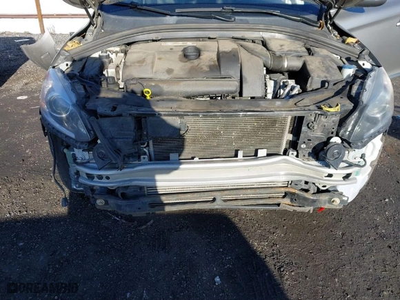 2015 Volvo XC60 T6 Platinum with VIN YV4902RM4F2733932, listed as a IAAI auction lot 41321986 with 103,845 mi miles. Bid and sale history available at carsss.com. Image 6.
