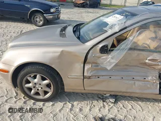 2002 Mercedes-Benz C 230/260/280/320 z VIN WDBRF61J72F207922, wystawiony jako IAAI lot #42557977 z przebiegiem 145 189 mil mil oraz . Historia ofert i sprzedaży dostępna na DreamBid. Obrazek 14.