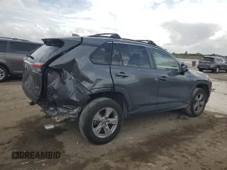 2022 Toyota RAV4 XLE with VIN JTMW1RFV6ND089457, listed as a Copart auction lot 47178465 with 43,850 mi miles and Salvage Title. Bid and sale history available at carsss.com. Image 3.