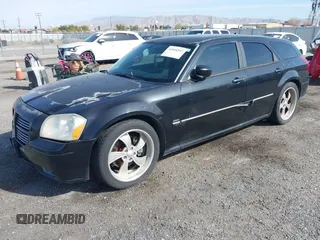 2005 Dodge Magnum RT with VIN 2D4GV58225H613701, listed as a IAAI auction lot 41848852 with 200,633 mi miles. Bid and sale history available at carsss.com. Image 2.