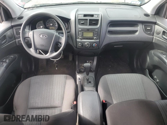 2010 Kia Sportage LX z VIN KNDKG3A45A7691722, wystawiony jako Copart lot #54385015 z przebiegiem 70 884 mil mil oraz Czysty tytuł • Clean title. Historia ofert i sprzedaży dostępna na DreamBid. Obrazek 8.