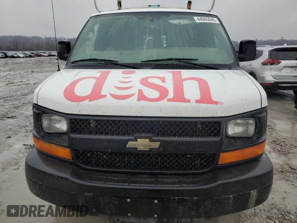 2015 Chevrolet Express Cargo z VIN 1GCWGFCF7F1180265, wystawiony jako Copart lot #44005045 z przebiegiem 332 854 mil mil oraz Czysty tytuł • Clean title. Historia ofert i sprzedaży dostępna na DreamBid. Obrazek 5.