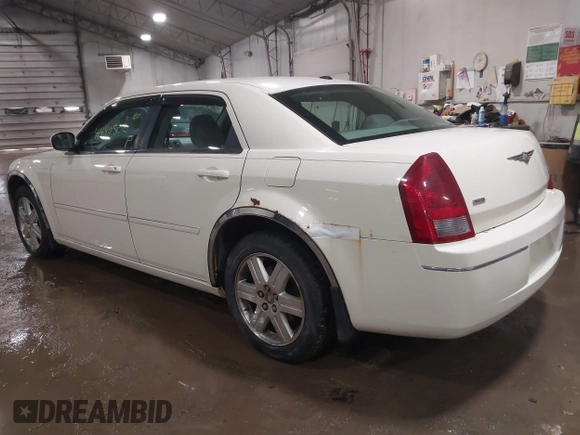2006 Chrysler 300 Touring with VIN 2C3LK53G76H518015, listed as a IAAI auction lot 41440502 with 117,789 mi miles. Bid and sale history available at carsss.com. Image 3.