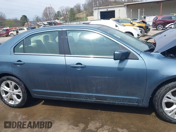 2012 Ford Fusion SE z VIN 3FAHP0HA7CR424958, wystawiony jako IAAI lot #41922636 z przebiegiem 101 149 mil mil oraz . Historia ofert i sprzedaży dostępna na DreamBid. Obrazek 14.