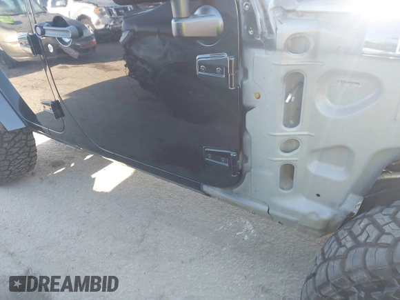 2017 Jeep Wrangler Unlimited Sahara with VIN 1C4BJWEG5HL635319, listed as a IAAI auction lot 42224748 with 141,214 mi miles and . Bid and sale history available at DreamBid. Image 19.