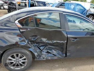 2022 Mazda 3 2.0 with VIN 3MZBPAA78NM306967, listed as a Copart auction lot 60905384 with 32,135 mi miles and Salvage Title. Bid and sale history available at DreamBid. Image 10.