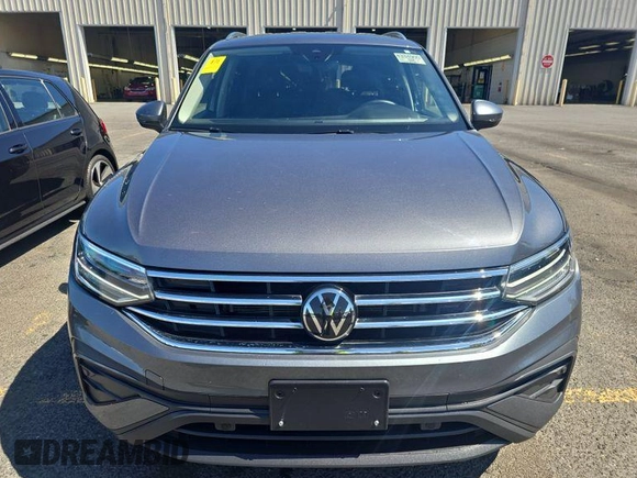 2024 Volkswagen Tiguan SE с VIN 3VV3B7AXXRM083203, выставлен на аукционе IAAI как лот 42813448 с пробегом 30 988 миль миль и . История ставок и продаж доступна на DreamBid. Изображение 4.