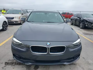 2016 BMW 3 Series 320i xDrive z VIN WBA8A3C53GK551754, wystawiony jako IAAI lot #42399516 z przebiegiem 135 571 mil mil oraz . Historia ofert i sprzedaży dostępna na DreamBid. Obrazek 12.