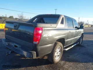 2005 Chevrolet Avalanche Z71 with VIN 3GNEK12Z65G207469, listed as a IAAI auction lot 41210152 with 297,282 mi miles. Bid and sale history available at carsss.com. Image 4.