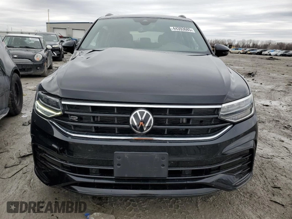 2022 Volkswagen Tiguan SE R-Line Black with VIN 3VV8B7AX0NM155204, listed as a Copart auction lot 44393685 with 21,812 mi miles and Salvage Title. Bid and sale history available at DreamBid. Image 5.