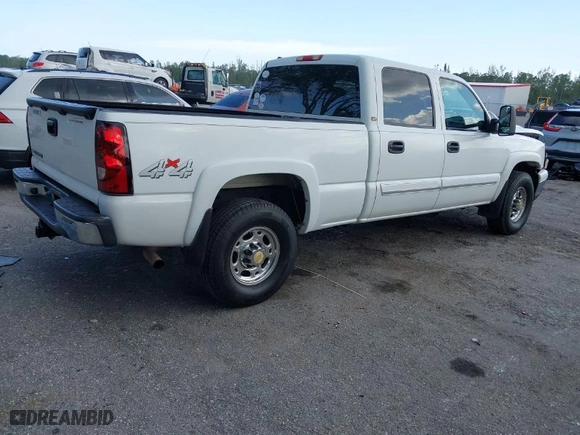 2006 Chevrolet Silverado 1500HD LT1 with VIN 1GCGK13U76F194674, listed as a IAAI auction lot 41941752 with 188,865 mi miles. Bid and sale history available at carsss.com. Image 4.
