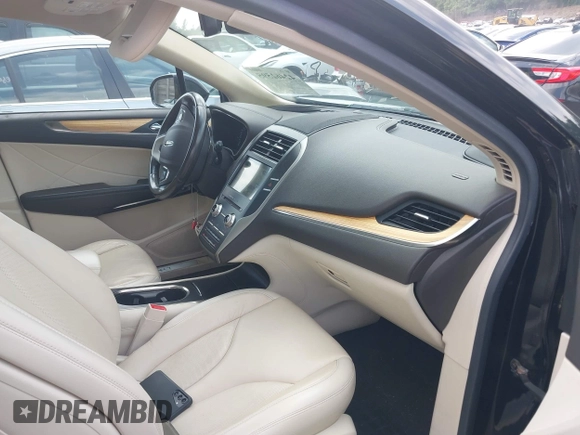 2016 Lincoln MKC Select with VIN 5LMCJ2D97GUJ26611, listed as a IAAI auction lot 42462595 with Not provided miles and . Bid and sale history available at DreamBid. Image 5.