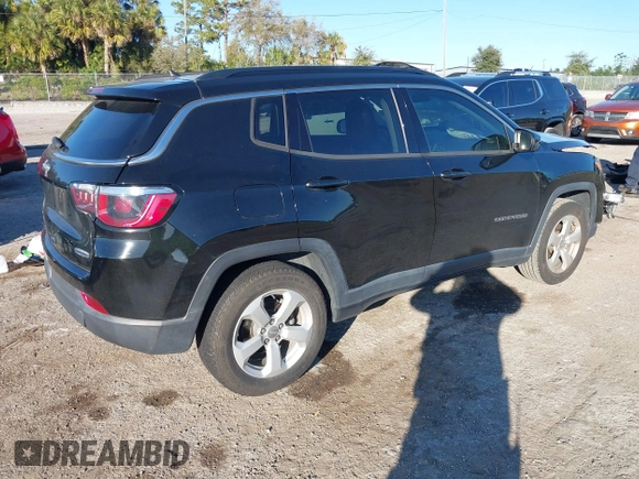 2018 Jeep Compass Latitude with VIN 3C4NJCBB1JT467953, listed as a IAAI auction lot 41254646 with 88,322 mi miles. Bid and sale history available at carsss.com. Image 4.