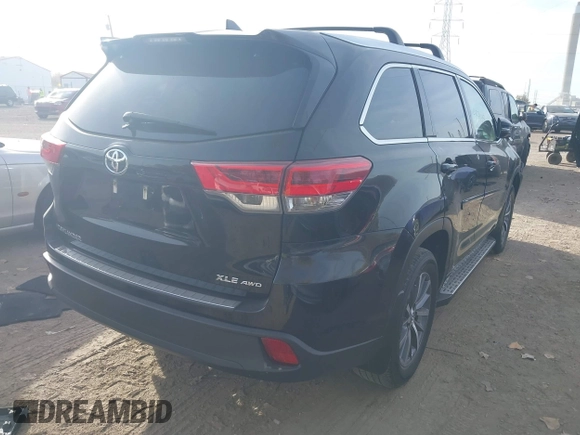 2017 Toyota Highlander XLE with VIN 5TDJZRFH6HS468478, listed as a IAAI auction lot 40711342 with 197,481 mi miles and . Bid and sale history available at DreamBid. Image 4.