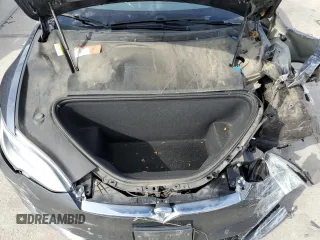 2017 Tesla Model S 100D z VIN 5YJSA1E25HF187898, wystawiony jako Copart lot #60829025 z przebiegiem 82 823 mil mil oraz Szkoda całkowita • Salvage title. Historia ofert i sprzedaży dostępna na DreamBid. Obrazek 11.