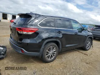 2017 Toyota Highlander XLE with VIN 5TDJZRFH0HS391235, listed as a Copart auction lot 55758335 with 69,695 mi miles and Clean title. Bid and sale history available at DreamBid. Image 3.