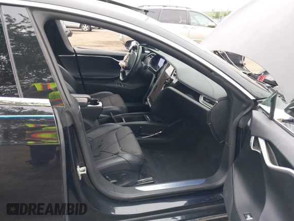 2018 Tesla Model S 75D с VIN 5YJSA1E26JF244843, выставлен на аукционе IAAI как лот 42585984 с пробегом 70 893 миль миль и . История ставок и продаж доступна на DreamBid. Изображение 5.
