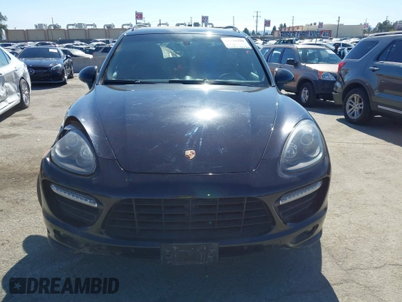 2014 Porsche Cayenne GTS z VIN WP1AD2A24ELA76457, wystawiony jako IAAI lot #41538390 z przebiegiem 101 082 mil mil oraz . Historia ofert i sprzedaży dostępna na DreamBid. Obrazek 13.