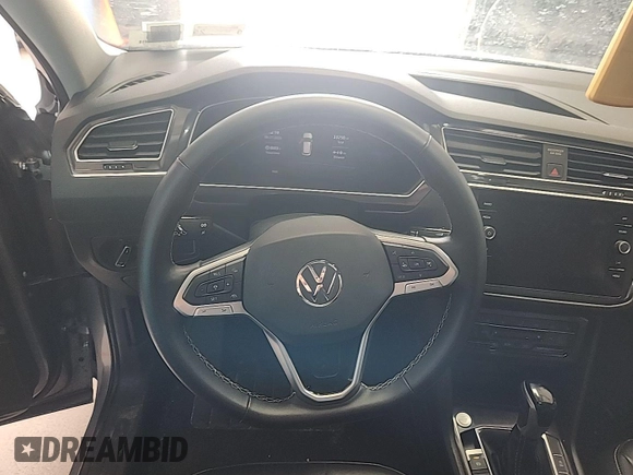 2024 Volkswagen Tiguan SE with VIN 3VV3B7AX9RM084536, listed as a IAAI auction lot 42708274 with 33,250 mi miles and . Bid and sale history available at DreamBid. Image 14.