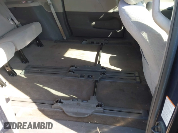 2018 Toyota Sienna LE Auto Access Seat with VIN 5TDKZ3DC1JS949043, listed as a IAAI auction lot 41529026 with 277,095 mi miles and . Bid and sale history available at DreamBid. Image 8.