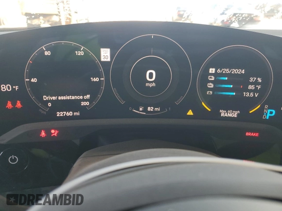 2022 Porsche Taycan 4 z VIN WP0BA2Y11NSA67171, wystawiony jako Copart lot #59885844 z przebiegiem 22 760 mil mil oraz Szkoda całkowita • Salvage title. Historia ofert i sprzedaży dostępna na DreamBid. Obrazek 9.