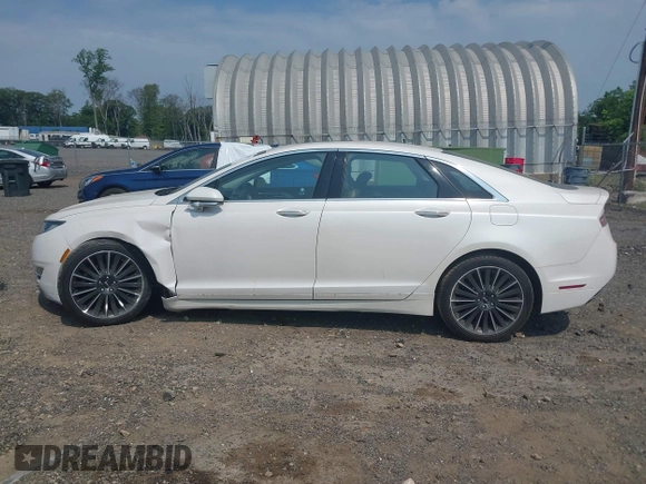 2016 Lincoln MKZ z VIN 3LN6L2JK8GR626690, wystawiony jako IAAI lot #42438226 z przebiegiem 51 678 mil mil oraz . Historia ofert i sprzedaży dostępna na DreamBid. Obrazek 14.