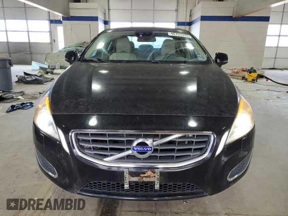 2012 Volvo S60 T6 z VIN YV1902FH6C2037945, wystawiony jako Copart lot #46753375 z przebiegiem 127 531 mil mil oraz Czysty tytuł • Clean title. Historia ofert i sprzedaży dostępna na DreamBid. Obrazek 5.