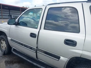 2006 Chevrolet Tahoe LS z VIN 1GNEC13V86R135510, wystawiony jako IAAI lot #42123092 z przebiegiem 370 153 mil mil oraz . Historia ofert i sprzedaży dostępna na DreamBid. Obrazek 6.