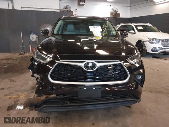 2021 Toyota Highlander XLE with VIN 5TDHZRBH1MS106203, listed as a IAAI auction lot 42645027 with 59,172 mi miles and . Bid and sale history available at DreamBid. Image 12.