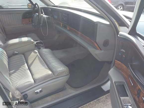 1996 Buick Park Avenue with VIN 1G4CW52K6TH603396, listed as a IAAI auction lot 41628299 with 94321 miles. Bid and sale history available at carsss.com. Image 5.
