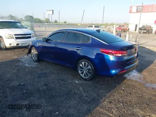 2018 Kia Optima S z VIN 5XXGT4L39JG257726, wystawiony jako IAAI lot #42009032 z przebiegiem 130 448 mil mil oraz . Historia ofert i sprzedaży dostępna na DreamBid. Obrazek 3.