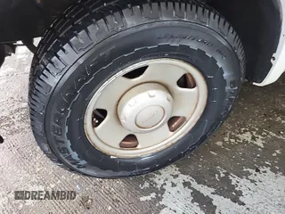 2005 Ford F-250 XL z VIN 1FTSX20545EB22186, wystawiony jako IAAI lot #42501146 z przebiegiem 157 916 mil mil oraz . Historia ofert i sprzedaży dostępna na DreamBid. Obrazek 38.