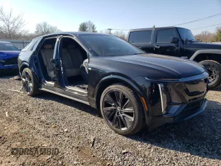 2024 Cadillac LYRIQ Sport z VIN 1GYKPWRK3RZ112032, wystawiony jako Copart lot #46460015 z przebiegiem 7 203 mil mil oraz Szkoda całkowita • Salvage title. Historia ofert i sprzedaży dostępna na DreamBid. Obrazek 4.